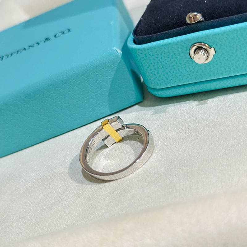 18K T Edge Bypass Ring