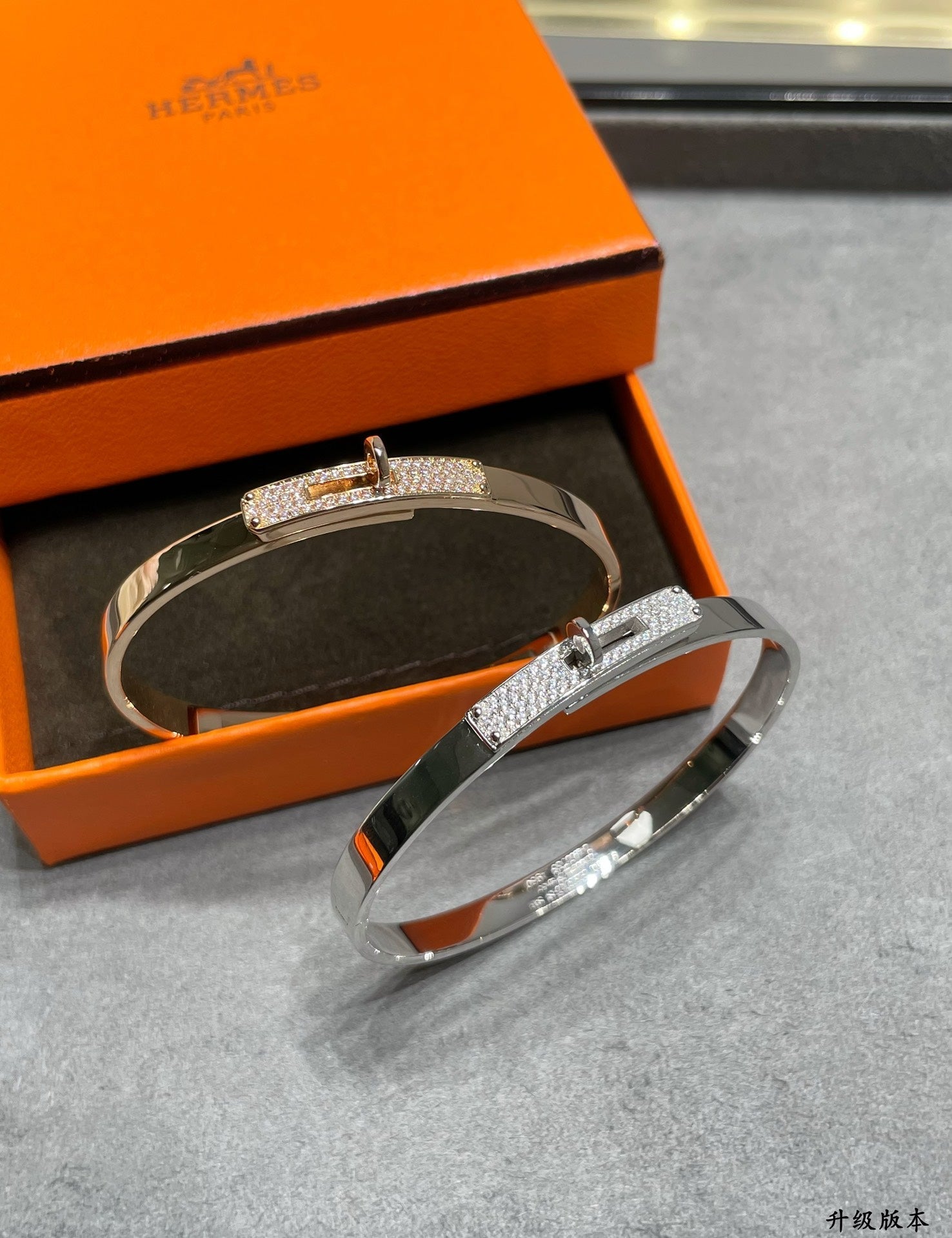 18K Kelly Small Model Diamond H Bracelet
