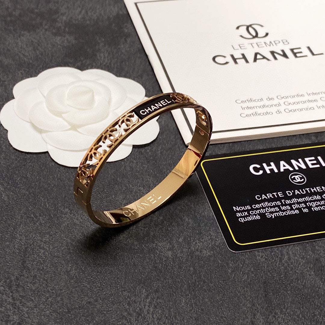 18K CC Hollow Bracelet