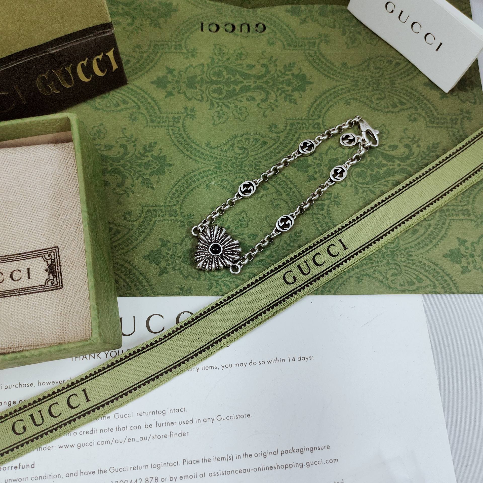 GG Interlocking G Heart Necklace