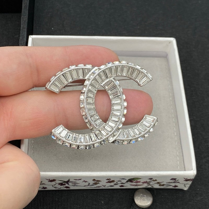 18K CC Crystal White Gold Brooch