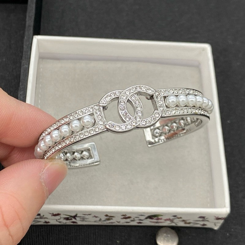 18K CC Hollow Pearl Diamond Bracelet