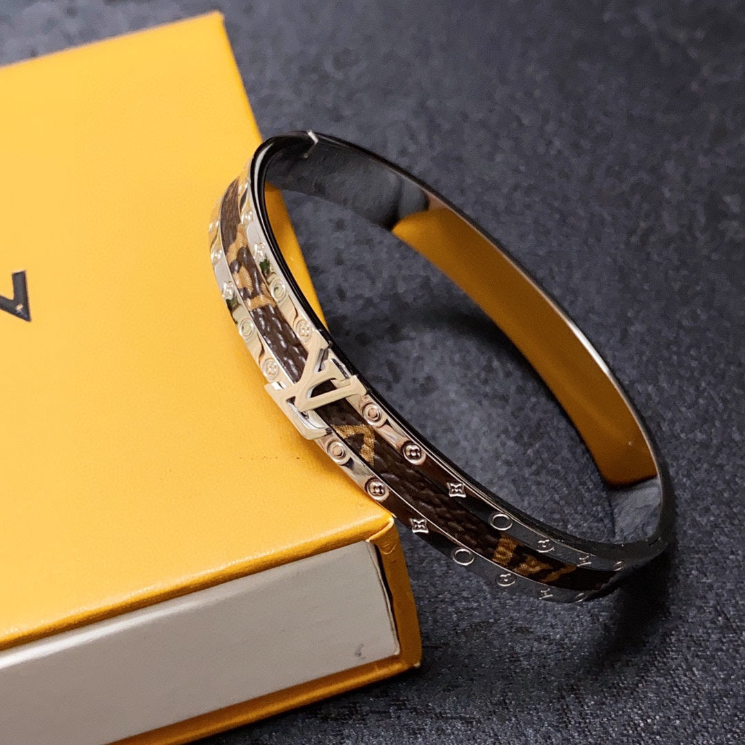 18K Louis Vintage  Leather Bracelet