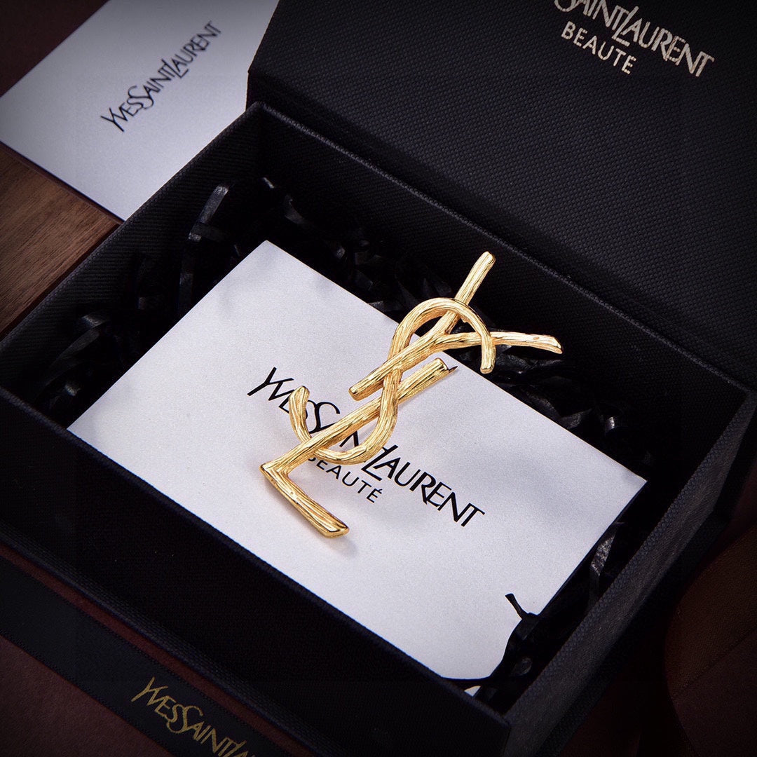 18K Saint Vintage Brooch