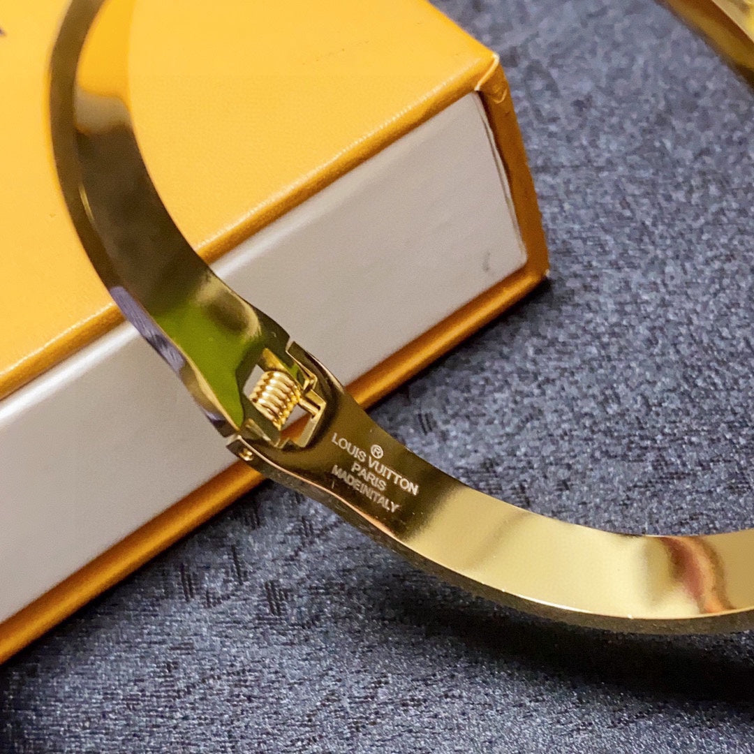 18K Louis Gold Bracelet