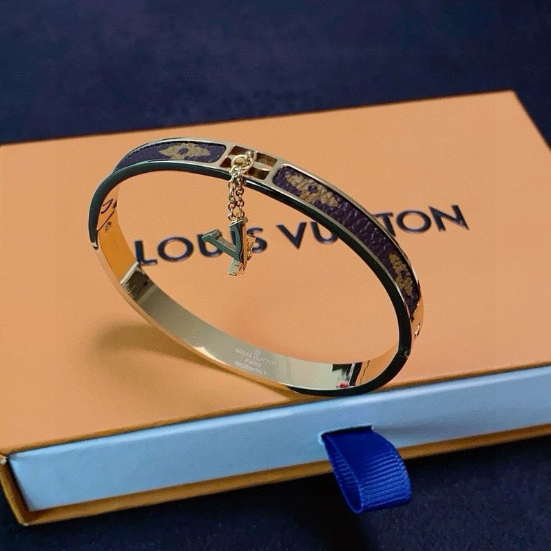 18K Louis Vintage Pendant Gold Bracelet
