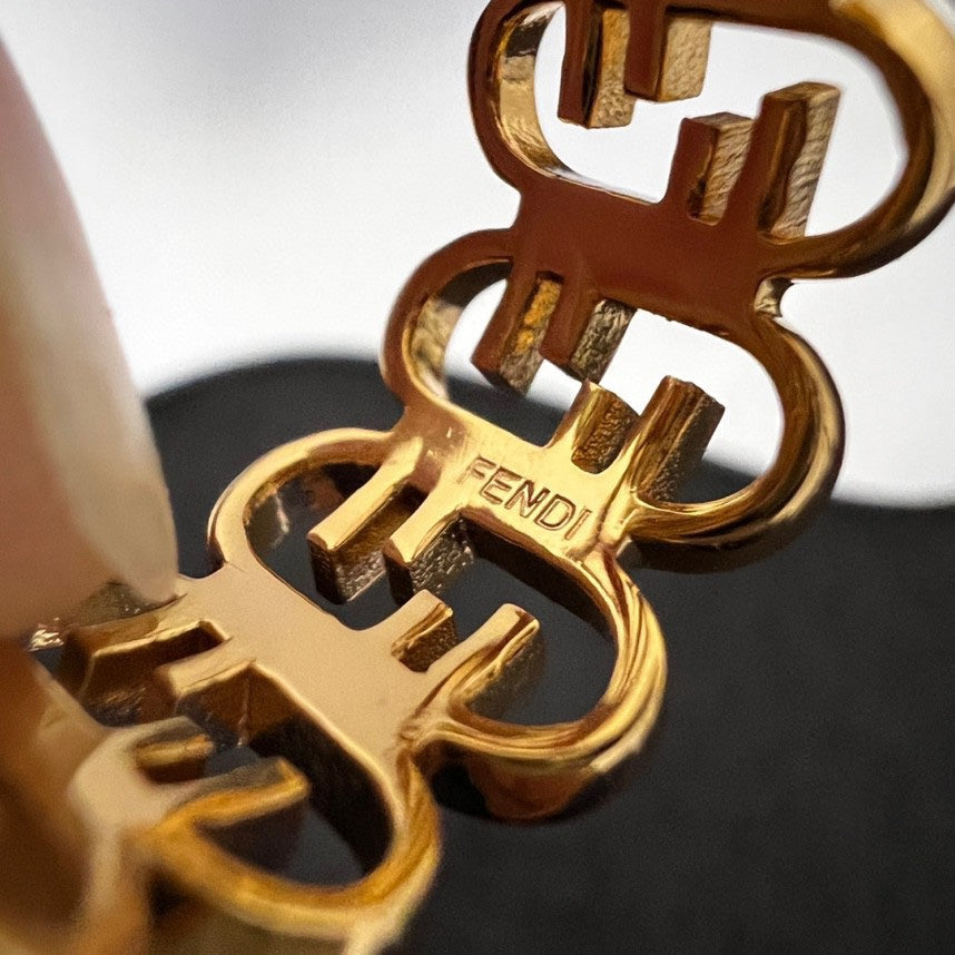 18K F OLock Ring