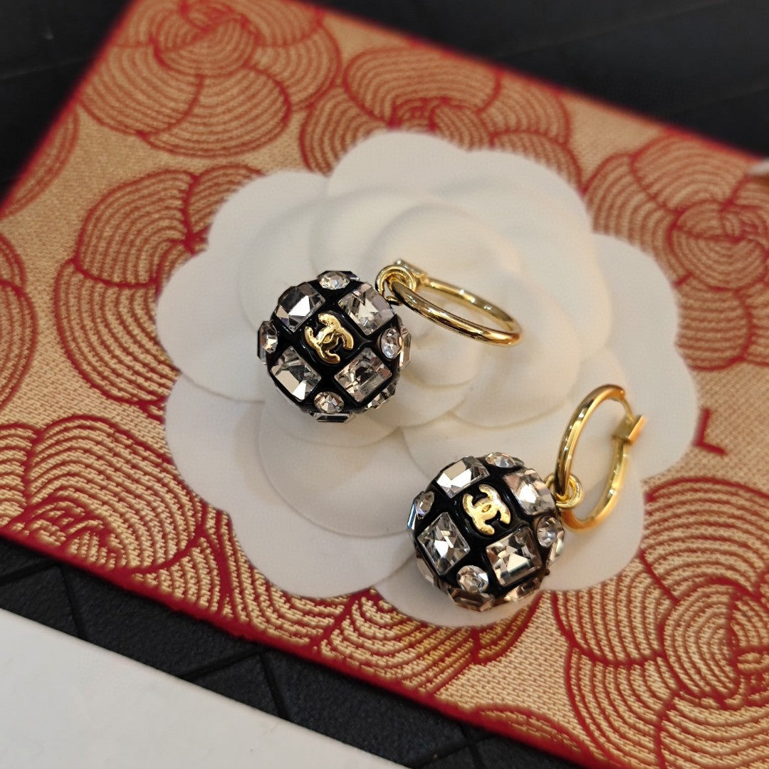18K CC Round Crystals Earrings