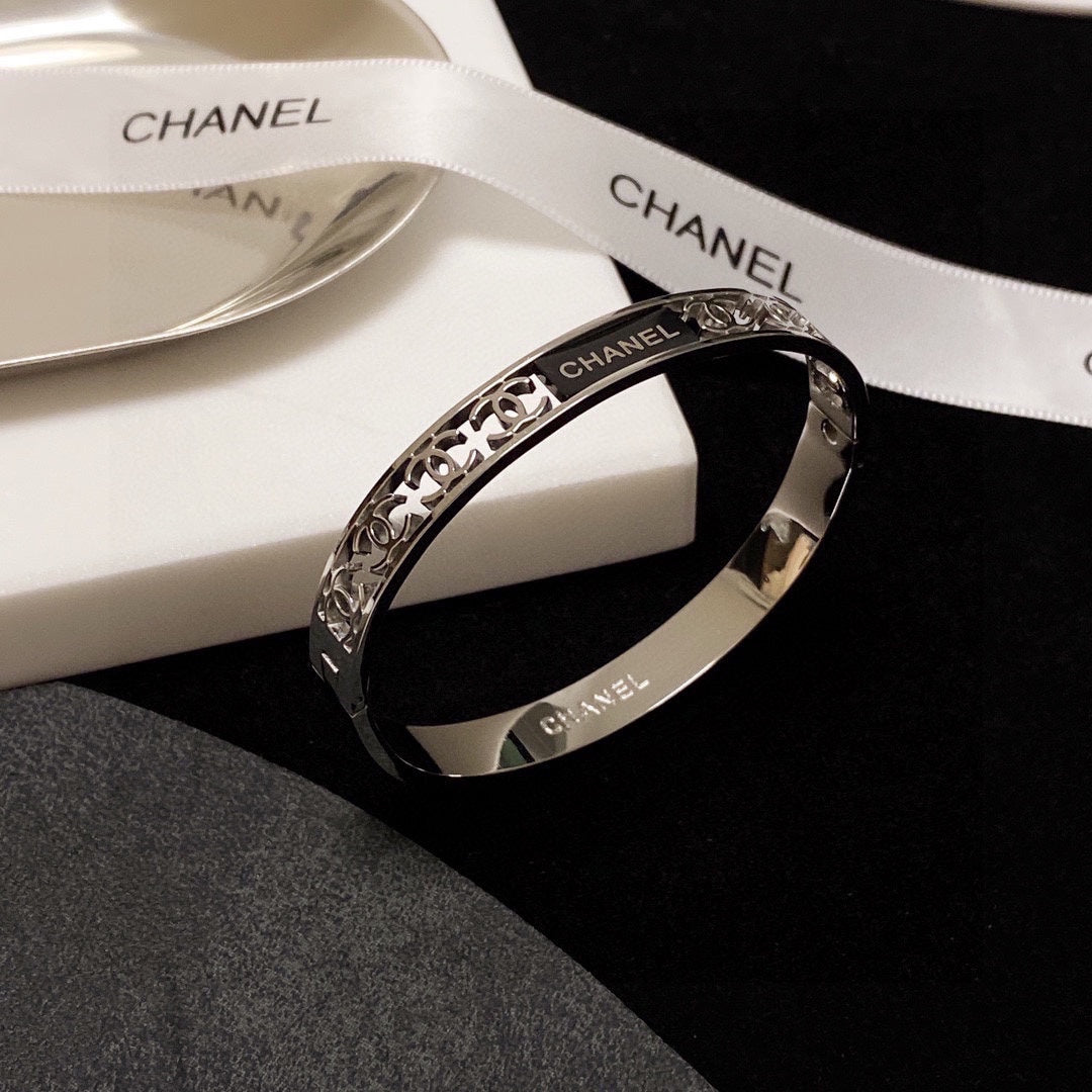 18K CC Hollow Bracelet